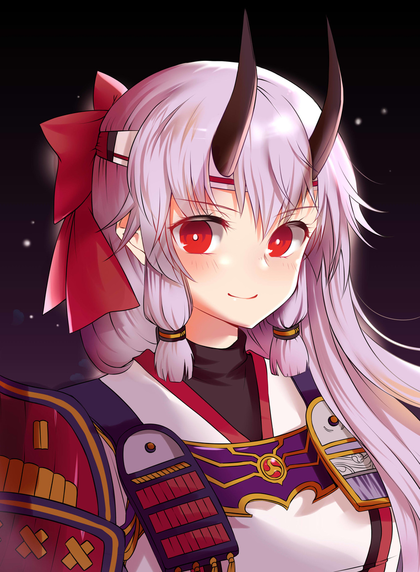 absurdres armor bad_id bad_pixiv_id blush breasts fate/grand_order fate_(series) hair_between_eyes hair_ribbon headband highres horns japanese_armor japanese_clothes kimono long_hair looking_at_viewer mariial medium_breasts oni_horns ponytail red_eyes ribbon silver_hair smile solo tomoe_gozen_(fate/grand_order) upper_body very_long_hair white_kimono