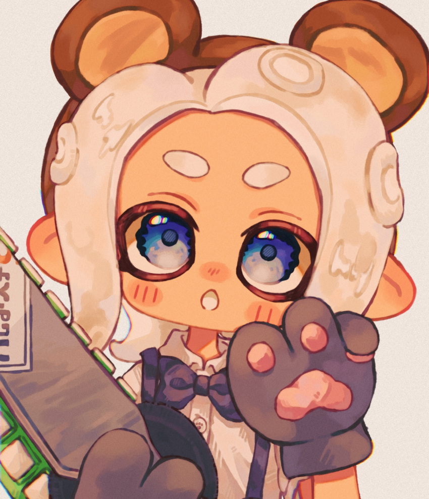 1girl :o animal_ear_hairband animal_ears black_bow black_bowtie blue_eyes bow bowtie brown_hairband commentary_request fake_animal_ears hairband highres holding holding_sword holding_weapon looking_at_viewer medium_hair ochocho2828 octoling octoling_girl octoling_player_character open_mouth shirt simple_background solo splatana_stamper_(splatoon) splatoon_(series) splatoon_3 sword tentacle_hair thick_eyebrows upper_body weapon white_background white_hair white_shirt