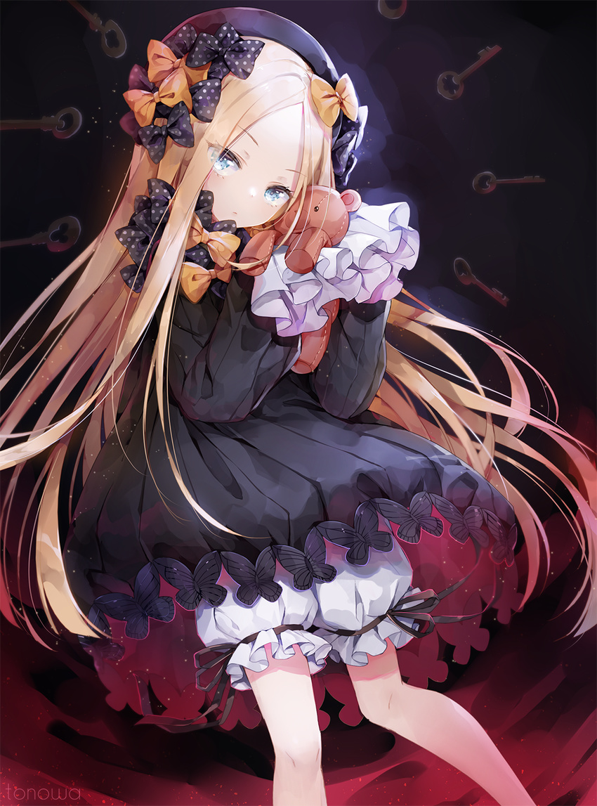 abigail_williams_(fate/grand_order) artist_name bangs black_bow black_dress black_hat blonde_hair bloomers blue_eyes bow bug butterfly dress eyebrows_visible_through_hair eyes_visible_through_hair fate/grand_order fate_(series) forehead hair_bow hat head_tilt highres holding holding_stuffed_animal insect key long_hair long_sleeves looking_at_viewer orange_bow parted_bangs polka_dot polka_dot_bow sleeves_past_wrists solo stuffed_animal stuffed_toy teddy_bear tonowa underwear very_long_hair white_bloomers