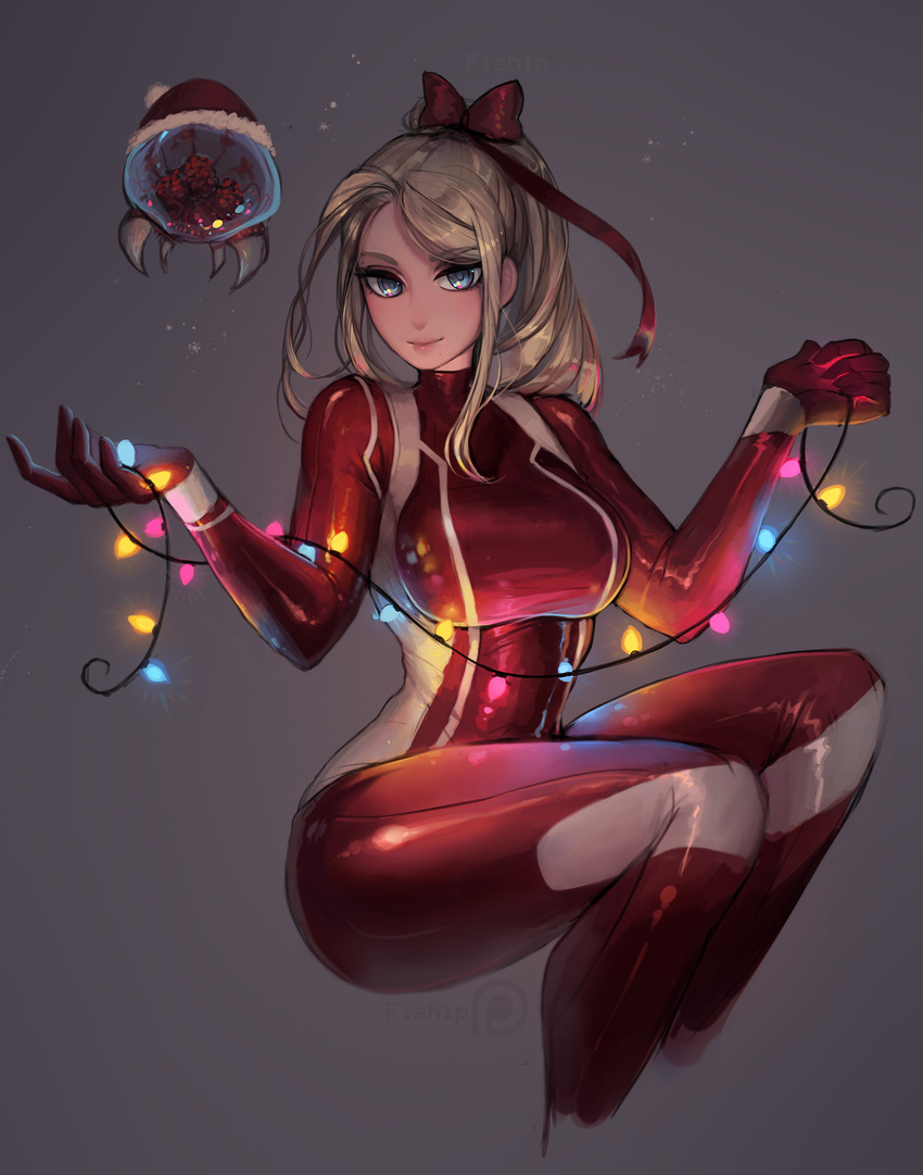 absurdres adapted_costume bangs blonde_hair blue_eyes bodysuit breasts christmas christmas_lights closed_mouth commentary cropped_legs eyebrows_visible_through_hair grey_background hair_ribbon hands_up highres invisible_chair large_breasts lips long_hair looking_at_viewer matilda_vin metroid metroid_(creature) patreon_logo patreon_username pink_lips ponytail red_bodysuit red_ribbon ribbon samus_aran simple_background sitting smile solo