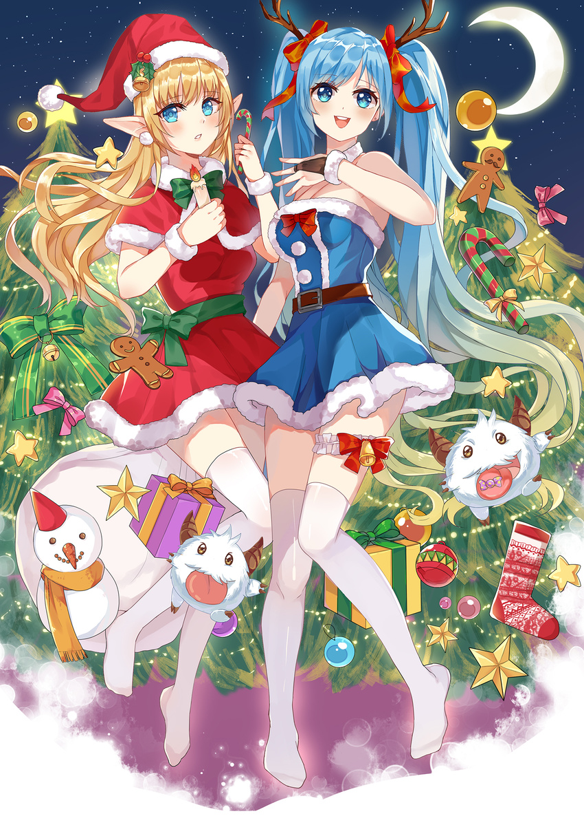 :d alternate_costume antlers bell belt blonde_hair blue_eyes blue_skirt bow breasts candle candy candy_cane christmas christmas_stocking christmas_tree cleavage crescent_moon earrings elf food gift gingerbread_man green_bow hat highres hum_(ten_ten) janna_windforce jewelry jingle_bell league_of_legends long_hair medium_breasts moon multiple_girls night night_sky open_mouth ornament parted_lips pointy_ears poro_(league_of_legends) santa_hat skirt sky smile snowman sona_buvelle standing thigh_strap thighhighs tongue tongue_out twintails very_long_hair white_legwear wrapped_candy