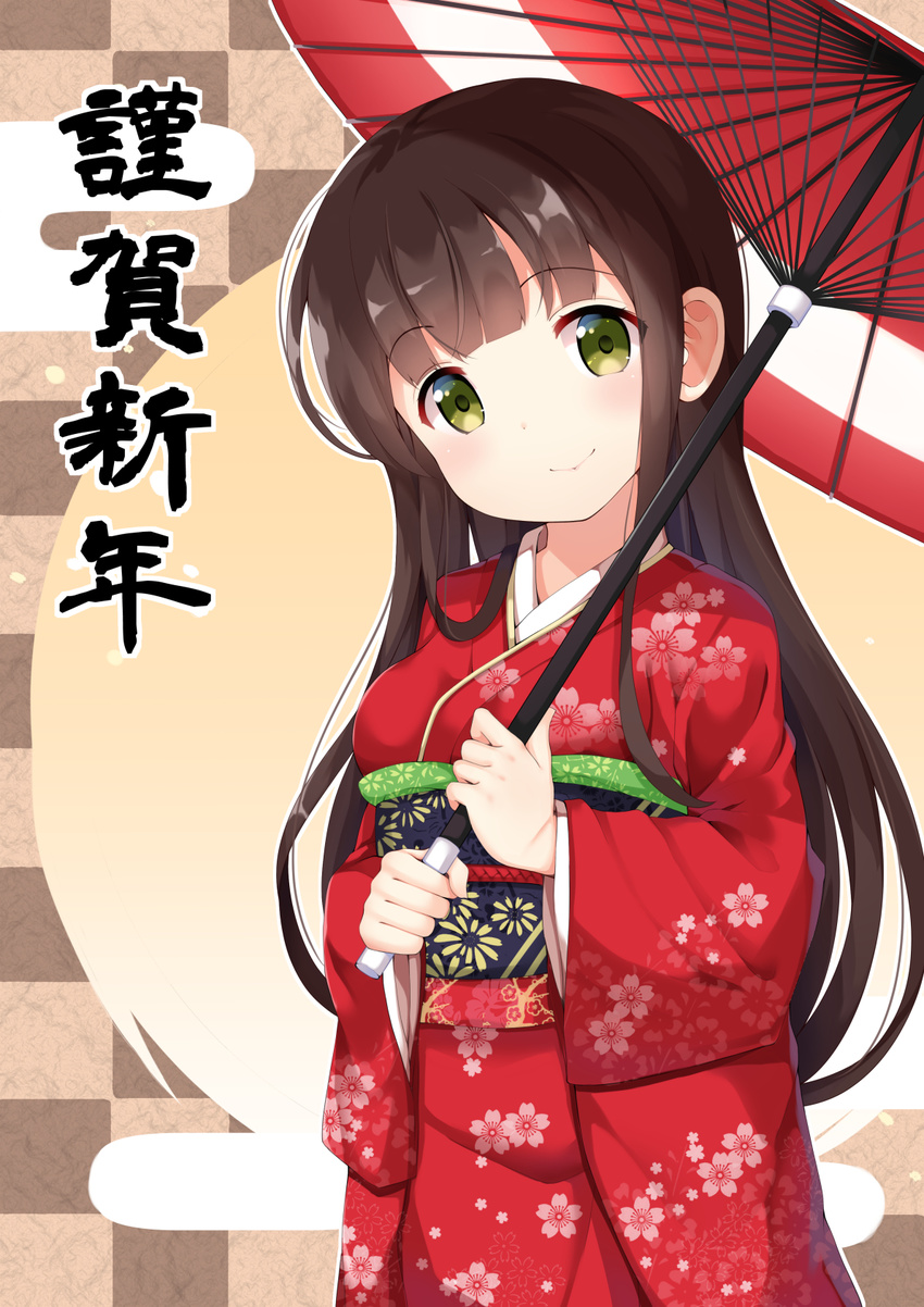 alternate_costume bangs blunt_bangs blush breasts brown_background brown_hair checkered checkered_background cherry_blossom_print closed_mouth commentary_request cowboy_shot eyebrows_visible_through_hair floral_print gochuumon_wa_usagi_desu_ka? green_eyes happy_new_year head_tilt highres holding holding_umbrella japanese_clothes kimono long_hair looking_at_viewer new_year obi oriental_umbrella outline print_kimono print_obi red_kimono red_umbrella sash small_breasts smile solo toketou translated ujimatsu_chiya umbrella white_outline