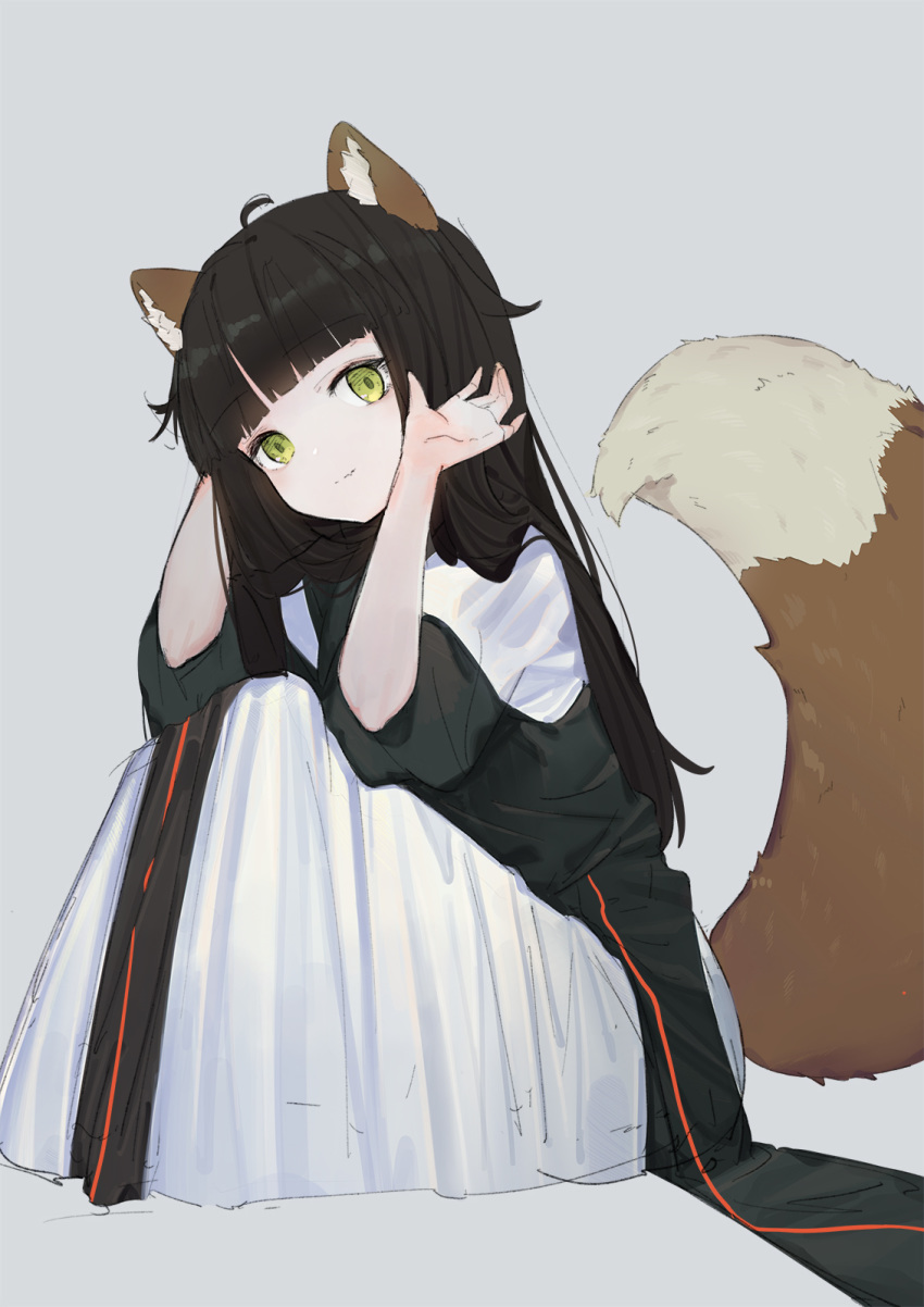 1girl ahoge animal_ear_fluff animal_ears ano54 arm_up bangs black_hair black_shirt blunt_bangs closed_mouth dress eyebrows_visible_through_hair fang fang_out green_eyes grey_background hand_up head_tilt highres long_hair looking_at_viewer original shirt short_sleeves simple_background sitting smile solo tail_raised very_long_hair white_dress