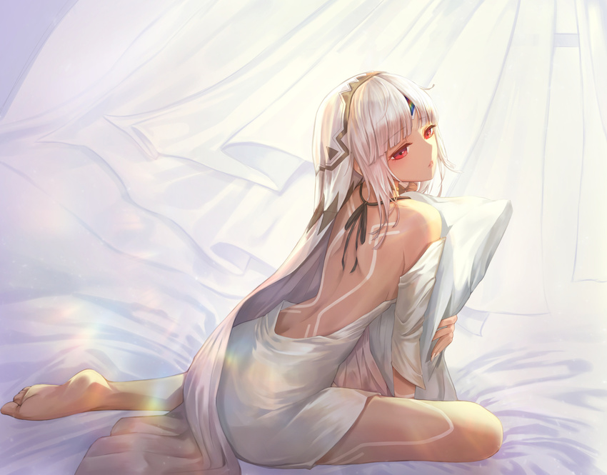 altera_(fate) bangs bare_back barefoot commentary_request dark_skin eyebrows_visible_through_hair fate/grand_order fate_(series) full_body kone_(user_rcvz8745) looking_at_viewer looking_away looking_back off_shoulder red_eyes short_hair sidelocks silver_hair solo sunlight veil