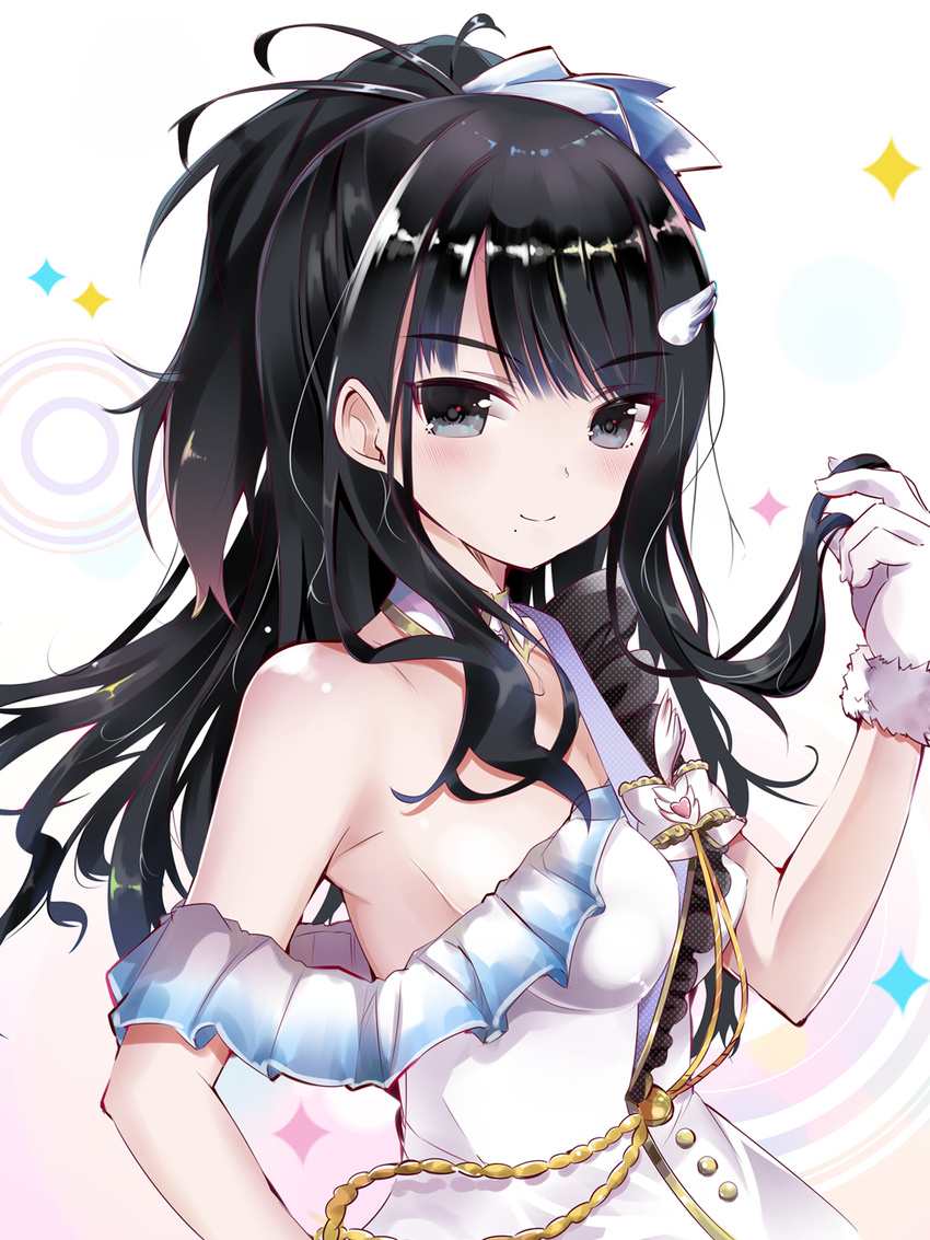 bangs black_eyes black_hair blue_ribbon blush breasts closed_mouth commentary_request detached_collar dress eyebrows_visible_through_hair fur-trimmed_gloves fur_trim gloves hair_ribbon high_ponytail highres idolmaster idolmaster_shiny_colors itotin kazano_hiori long_hair looking_at_viewer medium_breasts mole mole_under_mouth ponytail ribbon sidelocks smile solo sparkle very_long_hair white_background white_collar white_dress white_gloves