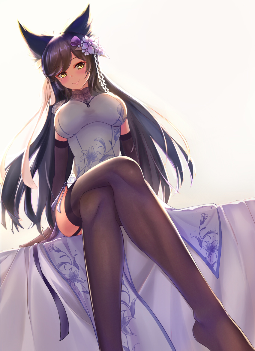 animal_ears arms_at_sides atago_(azur_lane) azur_lane black_gloves black_hair black_legwear blush breasts china_dress chinese_clothes closed_mouth crossed_legs dress dutch_angle elbow_gloves eyebrows_visible_through_hair feet_out_of_frame floral_print flower foreshortening gloves hair_flower hair_ornament highres john_117 large_breasts long_hair looking_at_viewer mole mole_under_eye on_bed print_dress simple_background smile solo straight_hair thighhighs tsurime very_long_hair white_dress yellow_background yellow_eyes