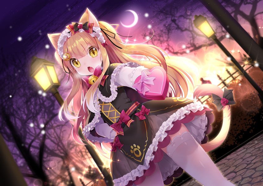 animal_ears bare_tree bell black_capelet black_shirt black_skirt blonde_hair blurry blurry_background blush bow box capelet cat_ears cat_girl cat_tail commentary crescent_moon depth_of_field dutch_angle fang frilled_capelet frilled_hairband frills gift hairband hand_on_hip heart-shaped_box highres holding holding_gift jingle_bell lamppost light_brown_hair long_hair looking_at_viewer mimikkoui moon mvv night night_sky open_mouth original outdoors outstretched_arm pink_bow purple_bow shirt skirt sky solo standing standing_on_one_leg star_(sky) starry_sky tail thighhighs tree very_long_hair white_legwear yellow_eyes