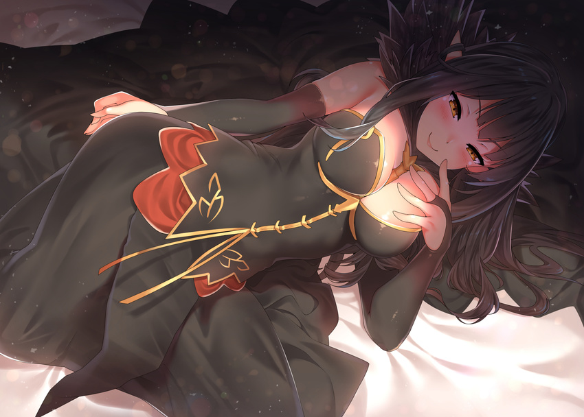bangs bare_shoulders black_dress black_hair breasts bridal_gauntlets cleavage commentary_request detached_sleeves dress evening fate/apocrypha fate_(series) fur_trim highres hips kawai large_breasts long_hair lying on_side pointy_ears semiramis_(fate) smile solo very_long_hair yellow_eyes