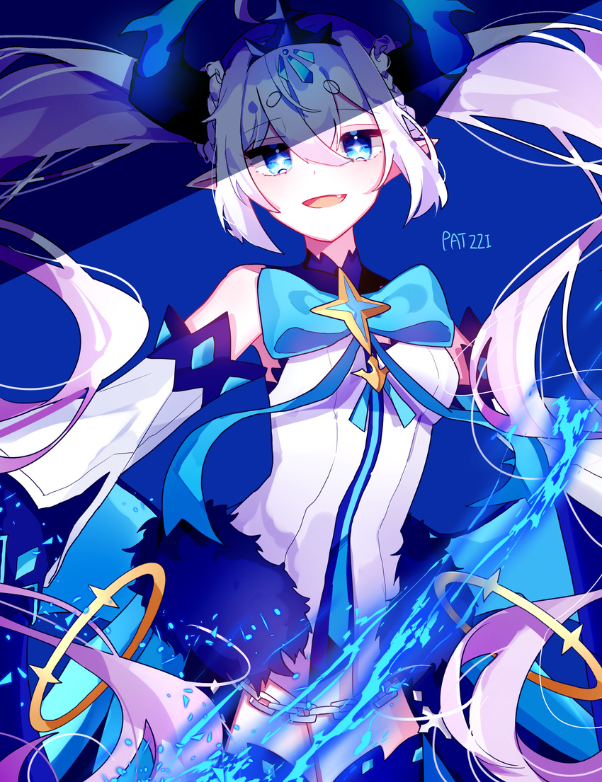 :d absurdres blue_background blue_eyes blue_legwear breasts chain cowboy_shot detached_sleeves elsword eyebrows_visible_through_hair fang floating_hair hair_between_eyes highres long_hair luciela_r._sourcream noblesse_(elsword) open_mouth patzzi pointy_ears signature silver_hair small_breasts smile solo standing symbol-shaped_pupils thighhighs twintails very_long_hair