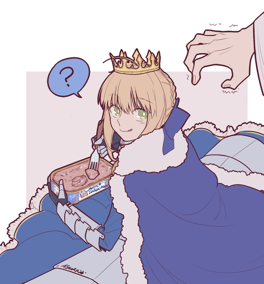 ? ahoge artoria_pendragon_(all) blonde_hair blue_bow blue_cape blue_dress bow braid cape crown dress eating eyebrows_visible_through_hair fate/grand_order fate/stay_night fate_(series) food fork french_braid fur_trim gauntlets green_eyes hair_bow highres liangchanxingmingrixiang licking_lips looking_at_another looking_back meat merlin_(fate) saber tongue tongue_out
