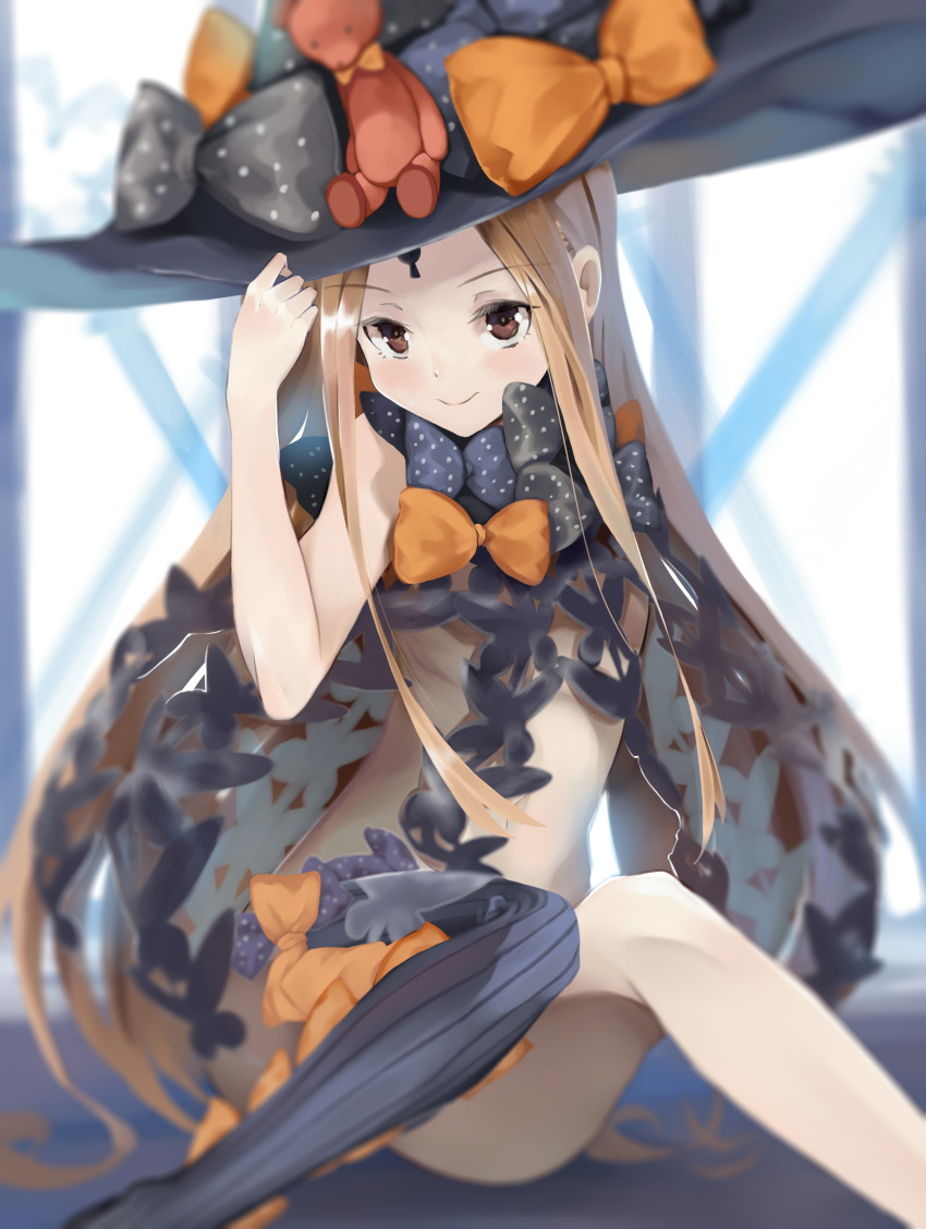 abigail_williams_(fate/grand_order) absurdres asymmetrical_legwear bangs black_bow black_hat black_legwear black_panties blonde_hair blurry blurry_background bow brown_eyes closed_mouth commentary_request depth_of_field eyebrows_visible_through_hair fate/grand_order fate_(series) hand_on_headwear hat hat_bow highres keyhole long_hair looking_at_viewer navel orange_bow panties parted_bangs polka_dot polka_dot_bow revealing_clothes single_thighhigh smile solo stuffed_animal stuffed_toy teddy_bear thighhighs topless underwear very_long_hair witch_hat yonago_miko