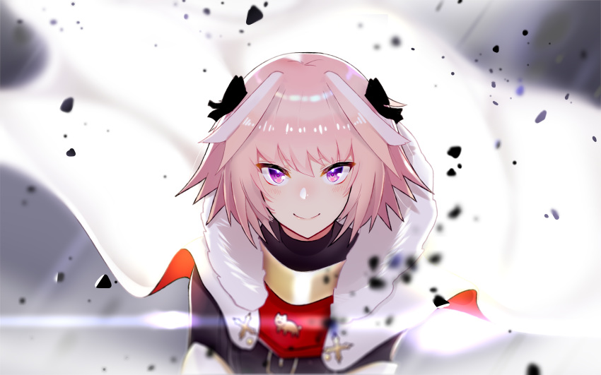absurdres astolfo_(fate) bangs black_bow black_shirt blurry blush bow buckle cloak closed_mouth commentary debris depth_of_field elbow_gloves emblem fate/apocrypha fate_(series) from_above fur-trimmed_cloak fur_collar gloves gorget hair_bow hair_intakes highres lips long_hair long_sleeves looking_at_viewer looking_up male_focus multicolored_hair ookura_(karattooo) otoko_no_ko pink_hair purple_eyes shiny shiny_hair shirt smile solo streaked_hair tsurime turtleneck two-tone_hair upper_body white_cloak white_gloves white_hair
