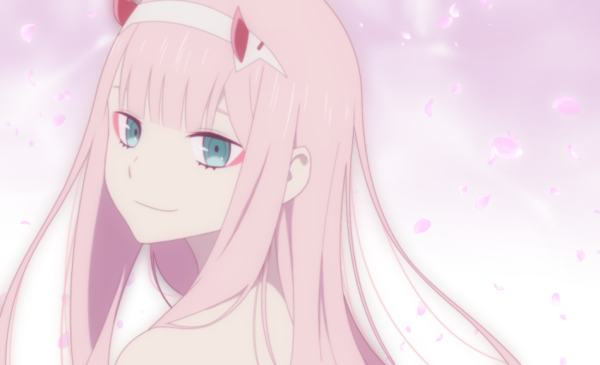 aqua_eyes bare_shoulders commentary_request darling_in_the_franxx from_behind hairband horns maiko_(mimi) petals pink_hair smile solo white_hairband zero_two_(darling_in_the_franxx)