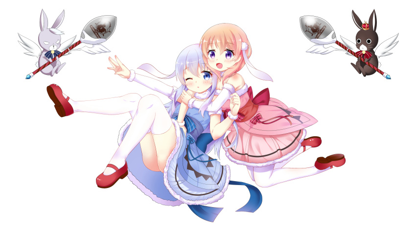 :d ;o absurdres animal anko_(gochiusa) bare_shoulders blue_dress blue_eyes blush bunny chihong_de_tianshi detached_sleeves dress fur-trimmed_skirt fur-trimmed_sleeves fur_trim gochuumon_wa_usagi_desu_ka? highres holding holding_spoon hoto_cocoa hug hug_from_behind kafuu_chino kneeling light_brown_hair long_hair long_sleeves mary_janes multiple_girls one_eye_closed open_mouth parted_lips pink_skirt pleated_skirt purple_eyes red_footwear shoes silver_hair simple_background single_detached_sleeve skirt smile spoon thighhighs very_long_hair white_background white_legwear white_wings wild_geese wings