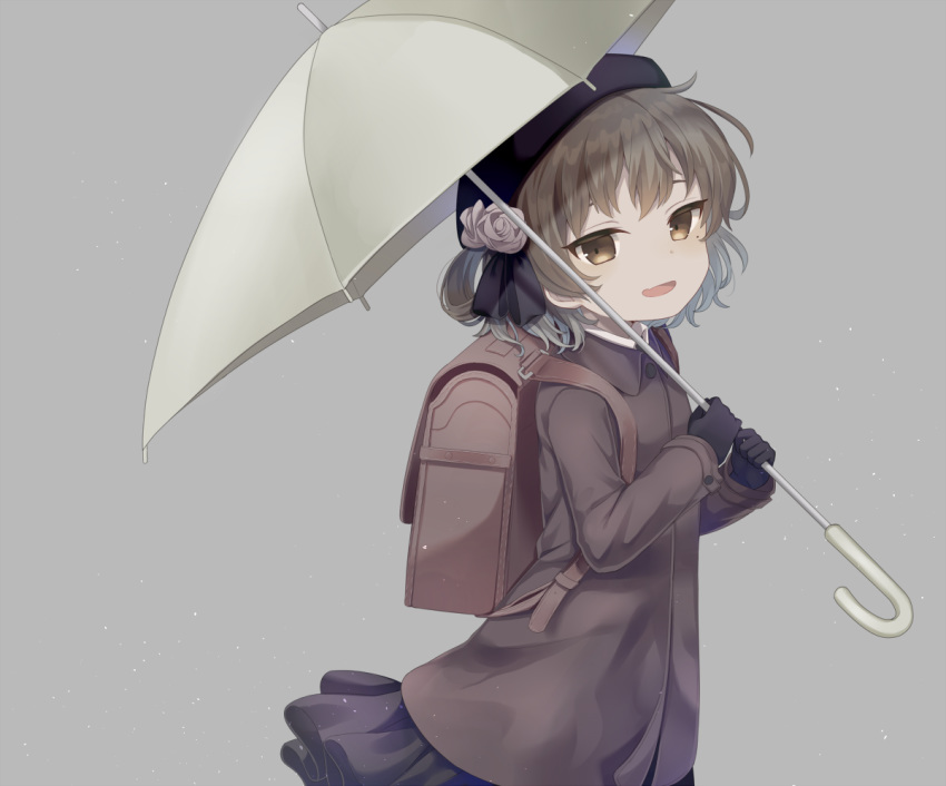 :d backpack bag black_gloves black_hat black_skirt brown_eyes brown_hair brown_jacket commentary_request fang flower gloves grey_background hair_rings hands_up hat hatoba_tsugu hatoba_tsugu_(character) head_tilt holding holding_umbrella jacket komachi_pochi long_sleeves looking_at_viewer looking_to_the_side mole mole_under_eye muted_color navel open_mouth pleated_skirt randoseru rose skirt smile solo umbrella virtual_youtuber white_flower white_rose white_umbrella