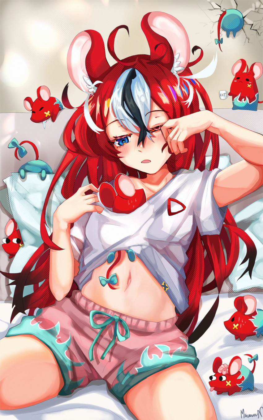 1girl absurdres ahoge alternate_costume animal animal_ears animal_in_clothes black_hair blue_eyes hakos_baelz highres hololive hololive_english long_hair miku_(mikururun) mouse mouse_ears mouse_girl mouse_tail mr._squeaks_(hakos_baelz) multicolored_hair navel one_eye_closed pink_shorts red_hair shirt shorts solo streaked_hair tail virtual_youtuber waking_up white_hair white_shirt