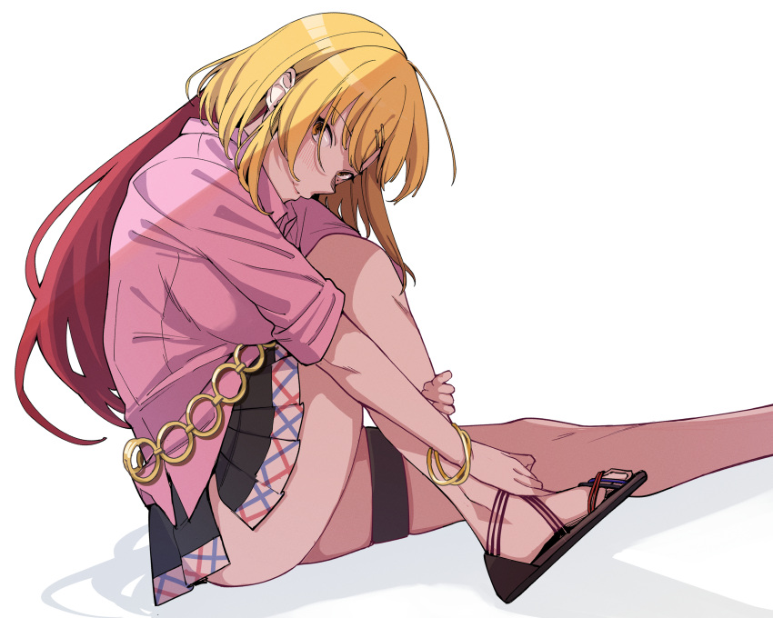 1girl absurdres black_skirt blonde_hair bracelet breasts chain_belt commentary hair_ornament hairclip hands_on_own_leg highres holding_leg hunched_over jewelry katagiri_nanase large_breasts light_blush multicolored_hair nukigee_mitai_na_shima_ni_sunderu_watashi_wa_dou_surya_ii_desu_ka? on_ground pink_shirt pleated_skirt red_hair sandals shadow shiranami_ryuji shirt simple_background sitting skirt smile solo thigh_strap two-tone_hair white_background yellow_eyes