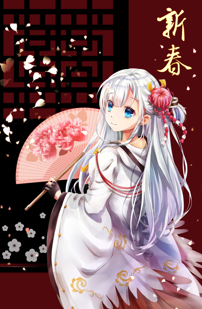 azur_lane bangs black_gloves blue_eyes blunt_bangs blush character_name closed_mouth eyebrows_visible_through_hair fan flower from_behind gloves hair_flower hair_ornament highres holding hood hood_down japanese_clothes kimono long_hair looking_at_viewer looking_back mutang nape open_mouth partly_fingerless_gloves petals shoukaku_(azur_lane) sidelocks silver_hair smile solo tassel wide_sleeves wind