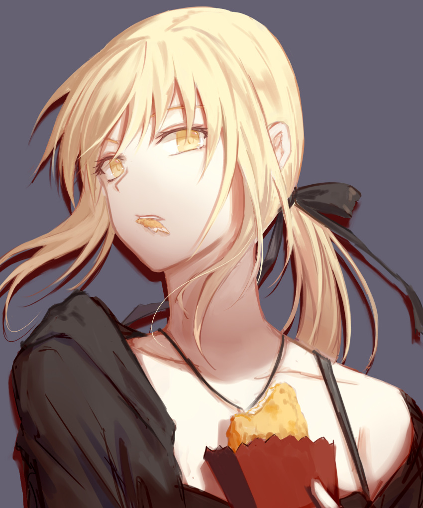 artoria_pendragon_(all) bangs black_jacket black_ribbon blonde_hair collarbone eating fate_(series) food grey_background hair_ribbon highres holding holding_food jacket jewelry long_hair looking_at_viewer low_ponytail necklace off_shoulder open_clothes open_jacket ribbon saber_alter sidelocks simple_background solo upper_body wrapper xing_muhen yellow_eyes