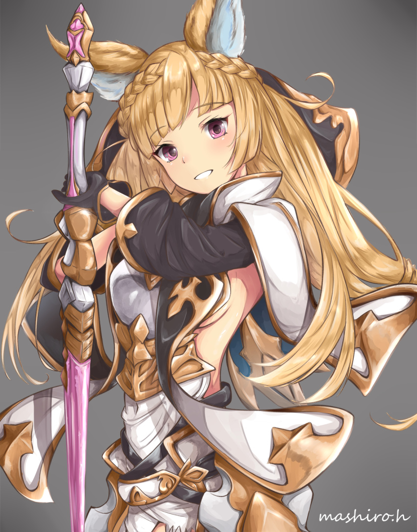 amor animal_ears black_gloves blonde_hair breasts brown_background detached_sleeves erune eyebrows_visible_through_hair floating_hair gloves granblue_fantasy grin head_tilt highres holding holding_sword holding_weapon hoshimiya_mashiro long_hair medium_breasts red_eyes sideboob signature simple_background smile solo standing sword very_long_hair weapon yuisis_(granblue_fantasy)