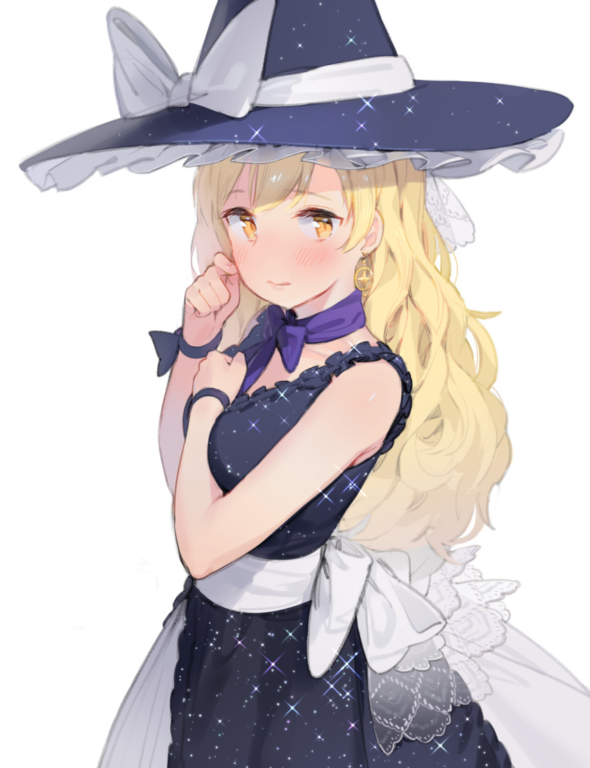 alternate_costume bare_arms black_dress black_hat blonde_hair blue_neckwear blush bow bowtie ddal dress earrings eyebrows_visible_through_hair from_side hand_up hat hat_bow highres jewelry kirisame_marisa long_hair looking_at_viewer ribbon sash simple_background solo sparkle standing star star_earrings touhou wavy_hair white_background white_bow witch_hat wrist_ribbon yellow_eyes