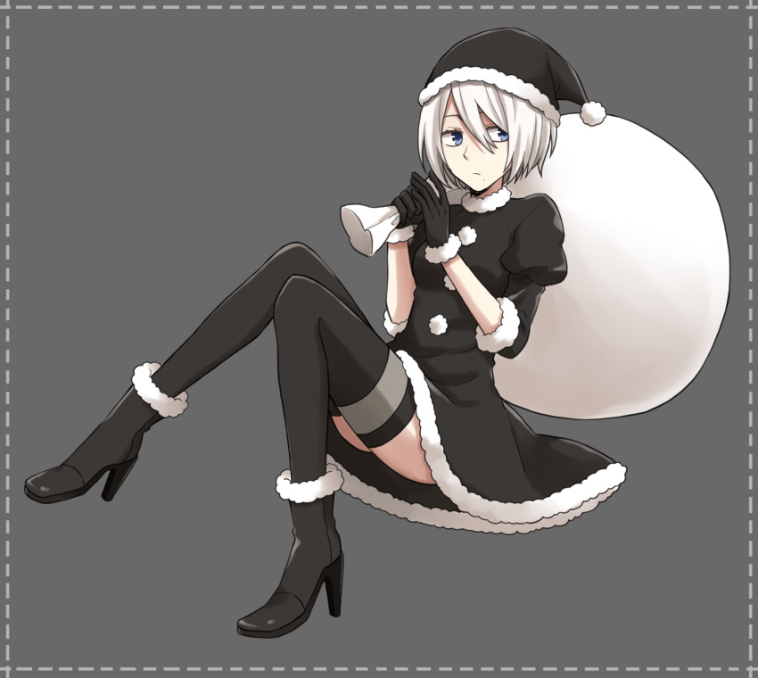 black_dress black_gloves black_hat black_legwear black_santa_costume blue_eyes boots carrying_bag carrying_over_shoulder dress full_body fur_trim gloves hat high_heel_boots high_heels highres knees_up looking_at_viewer mole mole_under_mouth nier_(series) nier_automata santa_costume santa_hat short_hair silver_hair simple_background solo tamakingx422x thigh_boots thighhighs yorha_no._2_type_b