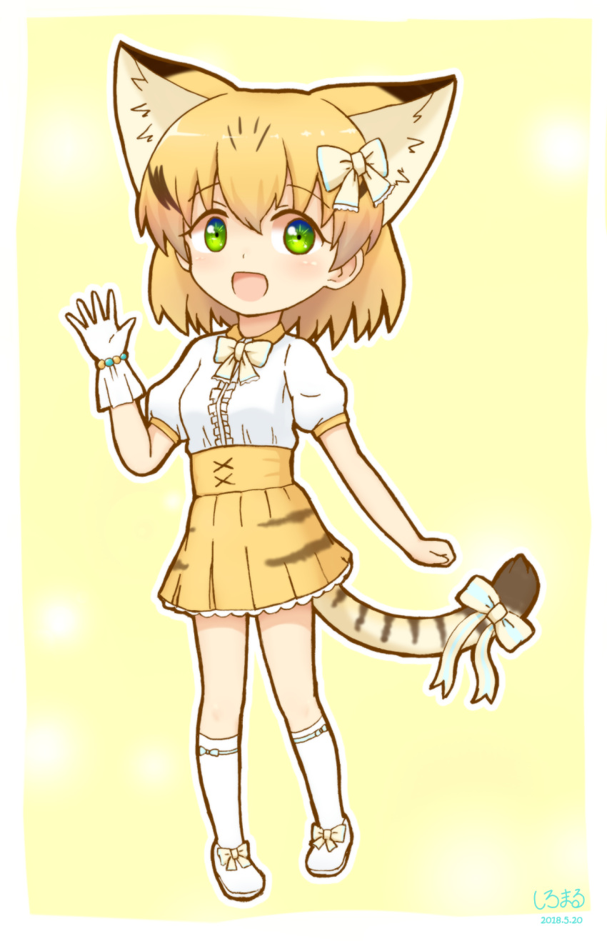 :d adapted_costume animal_ears blonde_hair bow cat_ears cat_tail commentary dated extra_ears full_body gloves green_eyes hair_between_eyes hair_bow hand_up highres kemono_friends kneehighs looking_at_viewer open_mouth outline print_skirt puffy_short_sleeves puffy_sleeves sand_cat_(kemono_friends) sand_cat_print shiraha_maru shirt shoes short_hair short_sleeves signature simple_background single_glove skirt smile solo tail tail_bow white_gloves white_legwear white_outline white_shirt yellow_background yellow_skirt