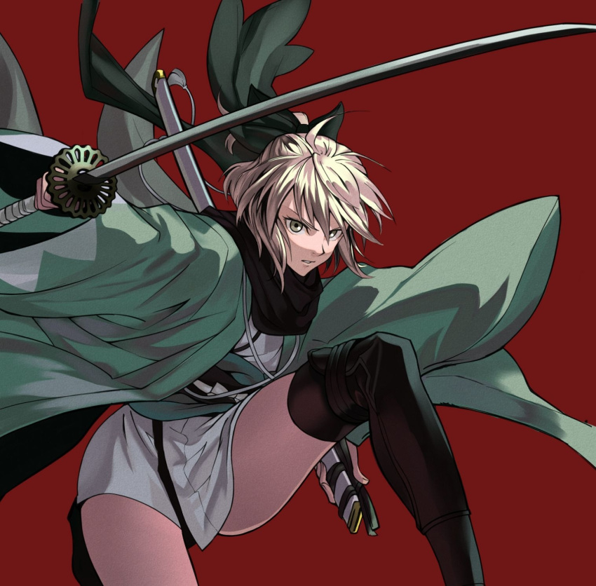 black_bow black_legwear black_scarf bow brown_hair commentary_request derivative_work fate/grand_order fate_(series) hair_between_eyes hair_bow highres holding holding_sword holding_weapon japanese_clothes katana kimono looking_at_viewer okita_souji_(fate) okita_souji_(fate)_(all) qian_yuan red_background scarf sheath solo sword thighhighs weapon wide_sleeves yellow_eyes
