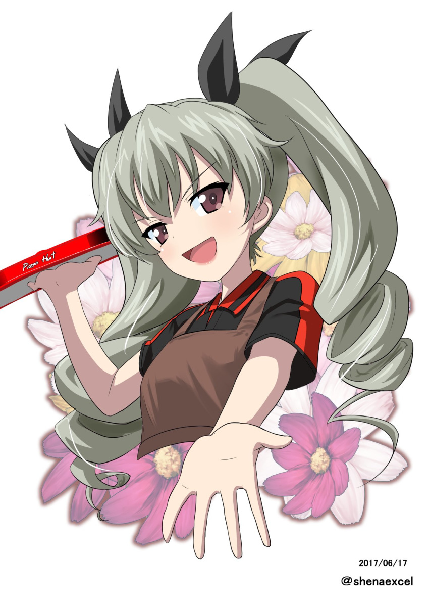:d alternate_costume anchovy apron bangs black_ribbon brown_apron commentary cropped_torso dated drill_hair employee_uniform excel_(shena) eyebrows_visible_through_hair food girls_und_panzer green_hair hair_ribbon highres holding holding_food long_hair looking_at_viewer open_mouth pizza_box pizza_hut reaching_out red_eyes ribbon smile solo standing twin_drills twintails twitter_username uniform upper_body