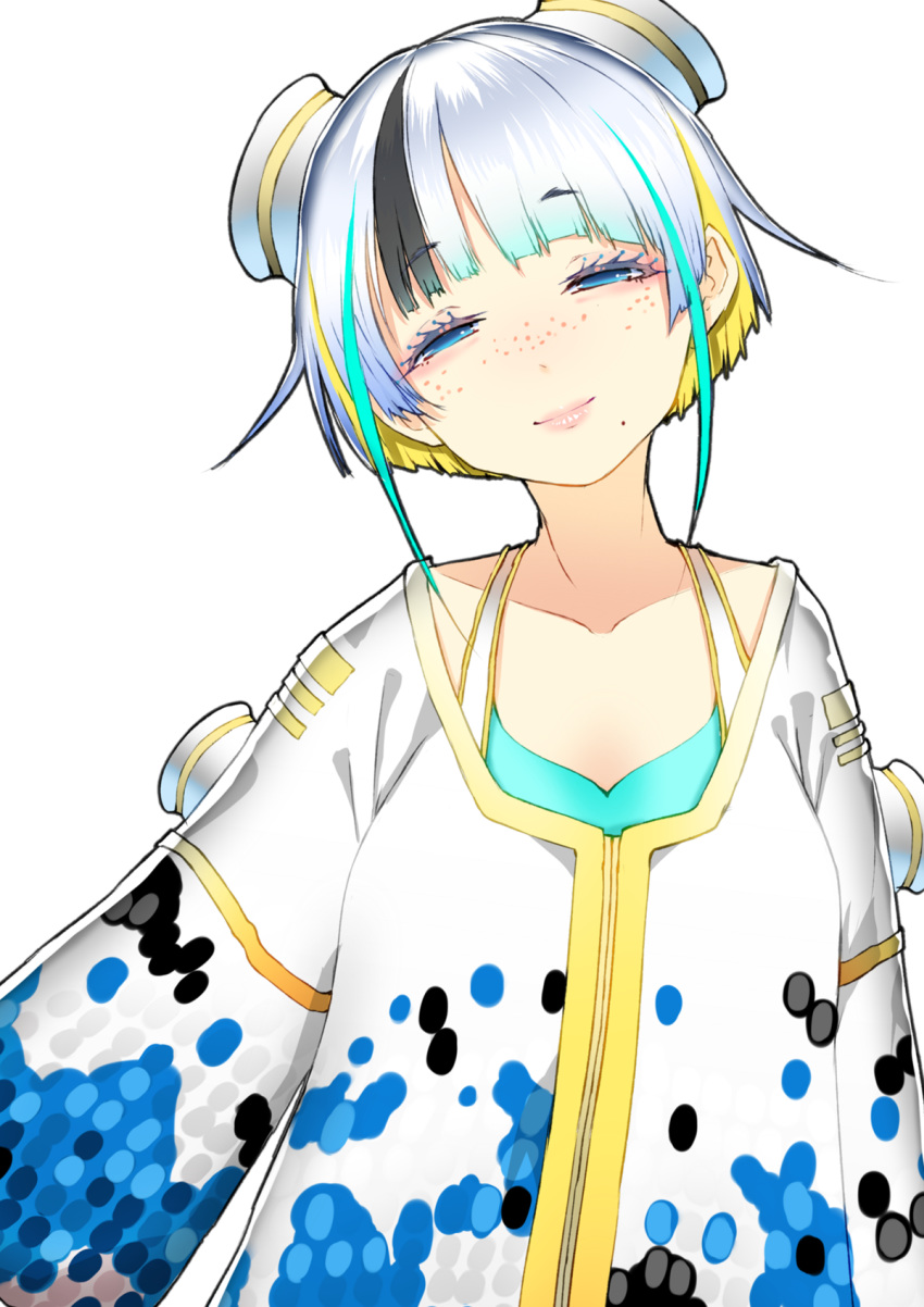 aqua_hair black_hair blonde_hair blue_eyes closed_mouth collarbone commentary_request dots freckles highres lips long_sleeves looking_at_viewer mole mole_under_mouth multicolored_hair original short_hair silver_hair smile solo upper_body virtual_youtuber wide_sleeves yae_(mono110)