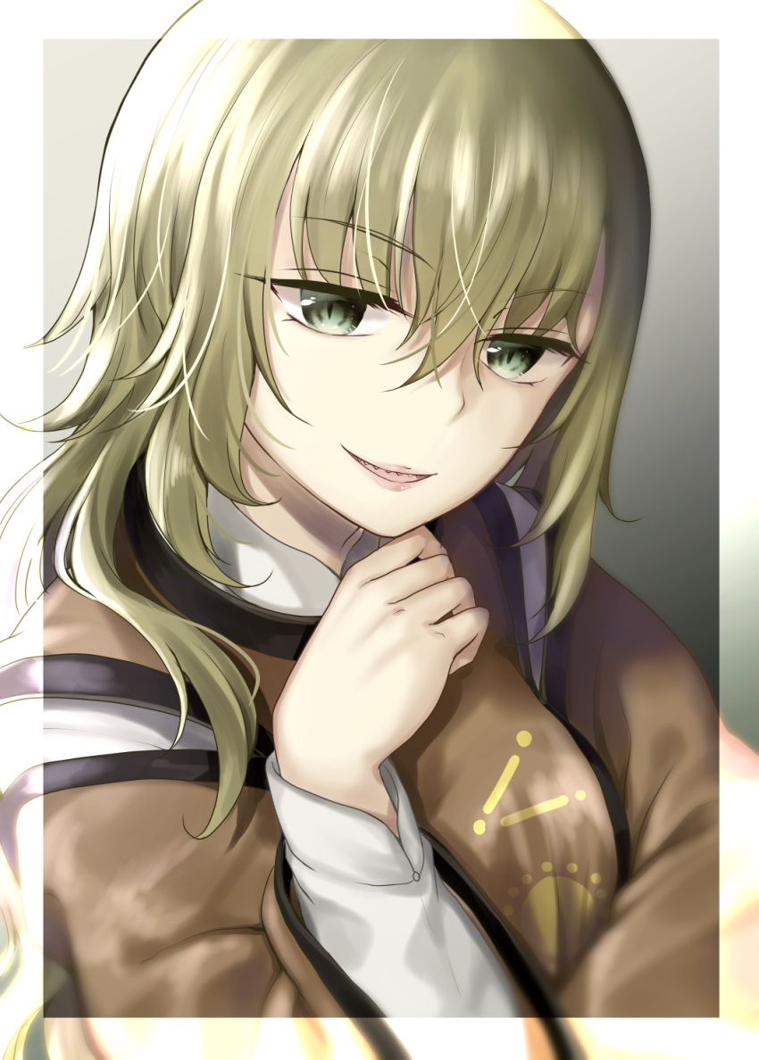 beige_background blonde_hair close-up commentary_request detached_sleeves eyebrows_visible_through_hair frame gradient gradient_background green_eyes grey_background hair_between_eyes hand_up highres lips long_hair long_sleeves looking_at_viewer matara_okina mimoto_(aszxdfcv) no_hat no_headwear parted_lips sharp_teeth shiny shiny_hair smile solo tabard teeth touhou upper_body wide_sleeves