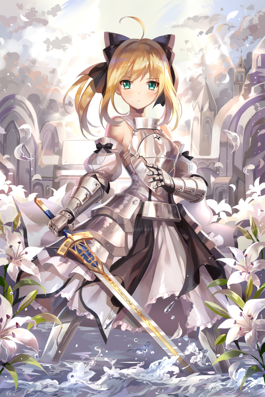 armor artoria_pendragon_(all) bangs bare_shoulders blonde_hair bow dress fate_(series) green_eyes hair_bow highres kyurin_(sunnydelight) looking_at_viewer ponytail saber_lily sword weapon