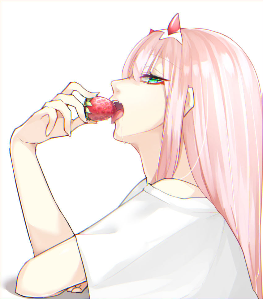 commentary_request darling_in_the_franxx eating eyebrows_visible_through_hair food fruit green_eyes highres horns long_hair looking_at_viewer open_mouth pink_hair profile red_horns reirou_(chokoonnpu) saliva shirt short_sleeves simple_background solo strawberry t-shirt tongue white_background white_shirt zero_two_(darling_in_the_franxx)