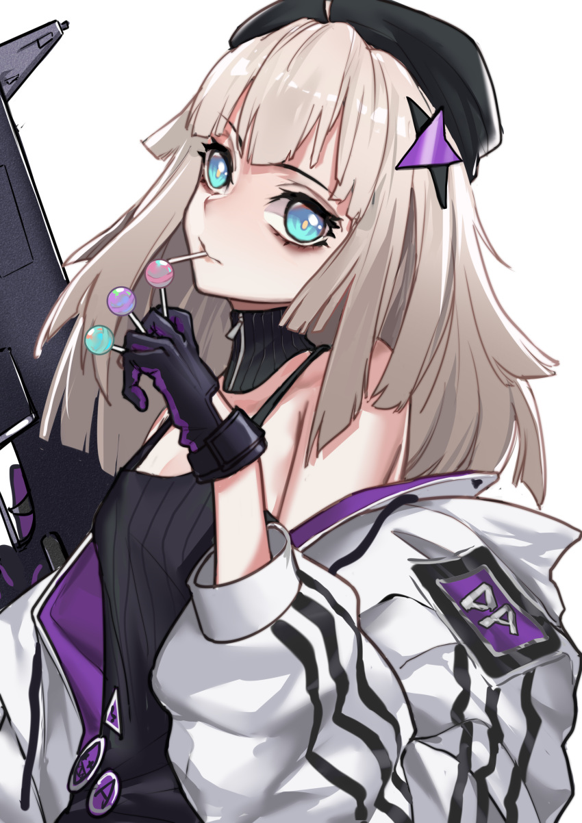 aa-12 aa-12_(girls_frontline) absurdres ahoge badge baggy_clothes bags_under_eyes bangs bare_shoulders beret black_hat blue_eyes breasts button_badge camisole candy choker commentary_request food girls_frontline gloves gun hair_ornament hand_up hat highres holding holding_gun holding_weapon lollipop mouth_hold off_shoulder shotgun silver_hair simple_background small_breasts solo star star_hair_ornament trigger_discipline weapon wu_lun_wujin