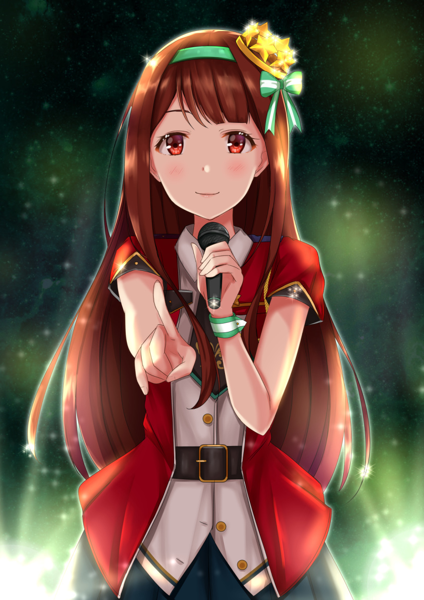 bangs belt black_skirt blush crown green_hairband hairband highres holding holding_microphone idolmaster idolmaster_million_live! idolmaster_million_live!_theater_days index_finger_raised long_hair looking_at_viewer microphone mini_crown pleated_skirt red_eyes shiny_trinity short_sleeves skirt smile solo sparkle standing tanaka_kotoha very_long_hair yuzuyu_(hyui)