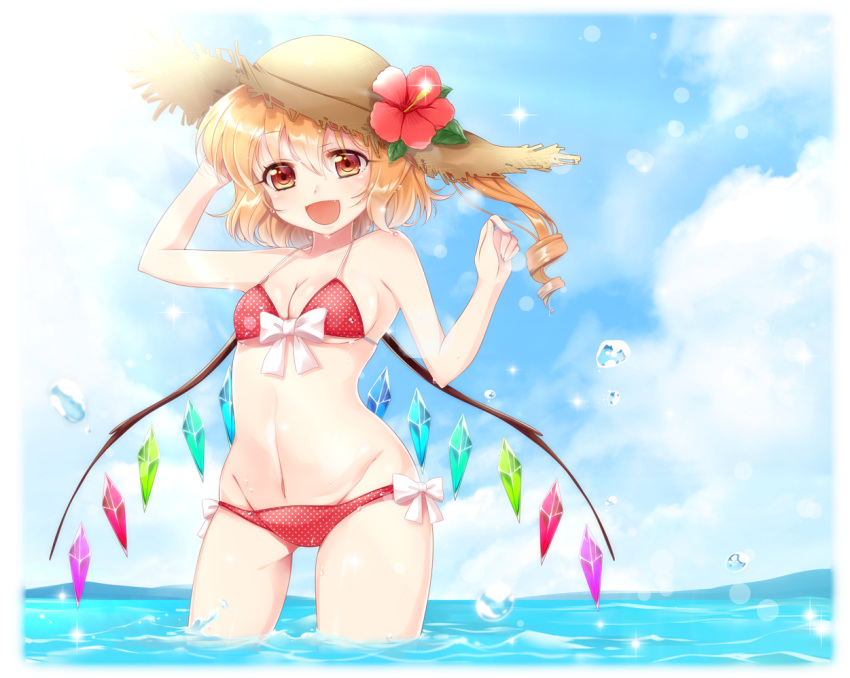 :d bangs bare_shoulders bikini blonde_hair blue_sky blurry bokeh bow breasts cleavage cloud cloudy_sky cowboy_shot crystal day depth_of_field fang flandre_scarlet flower groin hair_between_eyes haruki_(colorful_macaron) hat hat_flower hibiscus light_rays looking_at_viewer medium_breasts navel ocean one_side_up open_mouth outdoors red_bikini red_eyes short_hair sky smile solo sparkle standing stomach straw_hat summer sun_hat swimsuit touhou wading water water_drop wet white_bow wings