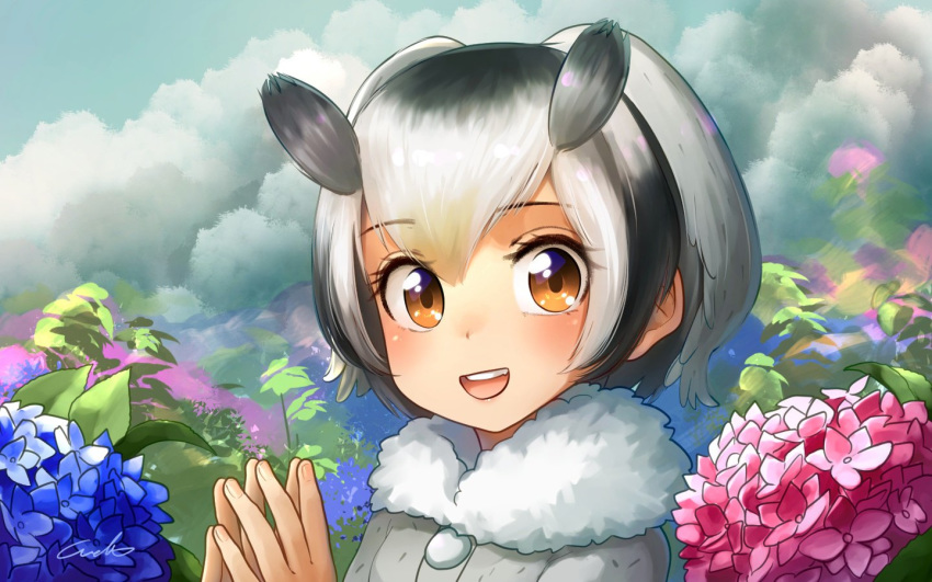 :d bird_wings blonde_hair cloud coat commentary eyebrows_visible_through_hair eyes_visible_through_hair flower fur_collar grey_hair hair_between_eyes head_wings hydrangea kemono_friends looking_at_viewer multicolored_hair northern_white-faced_owl_(kemono_friends) open_mouth owl_ears short_hair signature smile solo steepled_fingers welt_(kinsei_koutenkyoku) white_hair wings