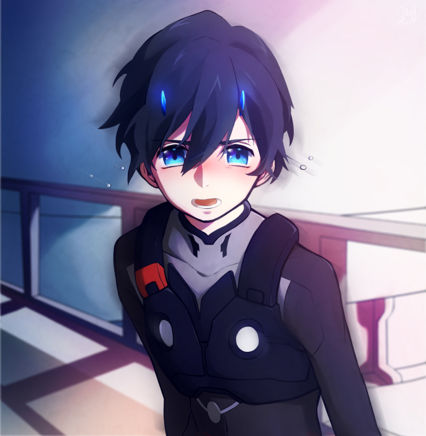 bangs black_bodysuit black_hair blue_eyes blue_horns bodysuit chinese_commentary chungyun_high commentary_request darling_in_the_franxx eyebrows_visible_through_hair highres hiro_(darling_in_the_franxx) horns looking_at_viewer male_focus oni_horns open_mouth pilot_suit solo sweat teeth