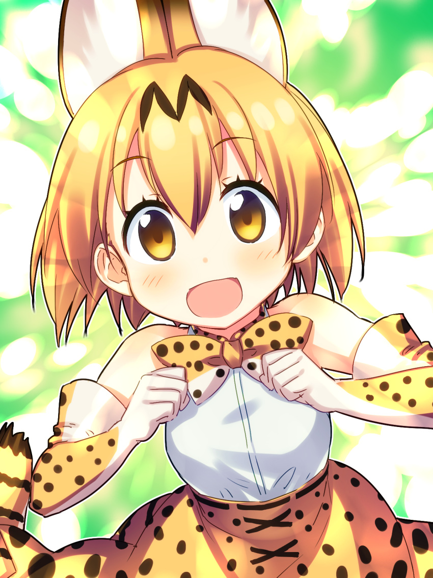 :d animal_ears bangs bare_shoulders blonde_hair blush bow bowtie commentary_request elbow_gloves extra_ears eyelashes gloves green_background hair_between_eyes highres kemono_friends looking_at_viewer open_mouth print_bow print_skirt serval_(kemono_friends) serval_ears serval_print serval_tail short_hair skirt sleeveless smile solo tail yellow_bow yellow_eyes yellow_neckwear yellow_skirt yuuki_keisuke