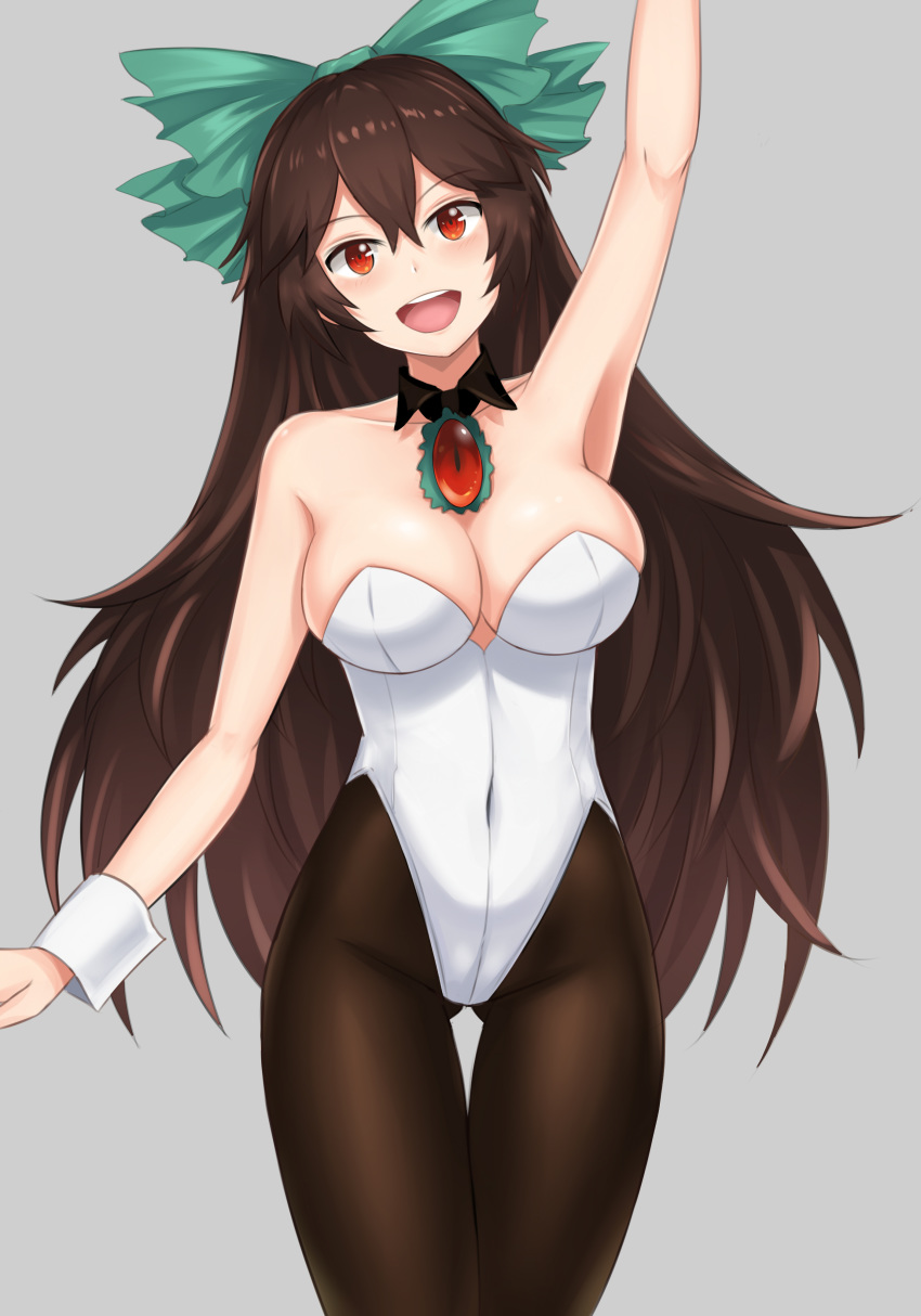 :d absurdres alternate_costume arm_up armpits ass_visible_through_thighs bare_arms bare_shoulders blush bow breasts brown_hair brown_legwear chinese_commentary cleavage collarbone commentary_request covered_navel cowboy_shot detached_collar eyebrows_visible_through_hair green_bow grey_background hair_between_eyes hair_bow head_tilt highres large_breasts leotard long_hair open_mouth pantyhose playboy_bunny_leotard red_eyes reiuji_utsuho revision simple_background smile solo standing thighs touhou very_long_hair wing_collar wrist_cuffs wuwusan