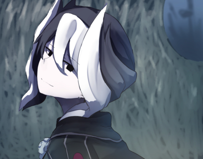 absurdres bangs black_hair black_jacket closed_mouth commentary eyebrows_visible_through_hair hair_between_eyes head_tilt highres horns jacket looking_at_viewer looking_to_the_side made_in_abyss multicolored_hair ozen pale_skin portrait short_hair smile solo two-tone_hair wada_kazu white_hair