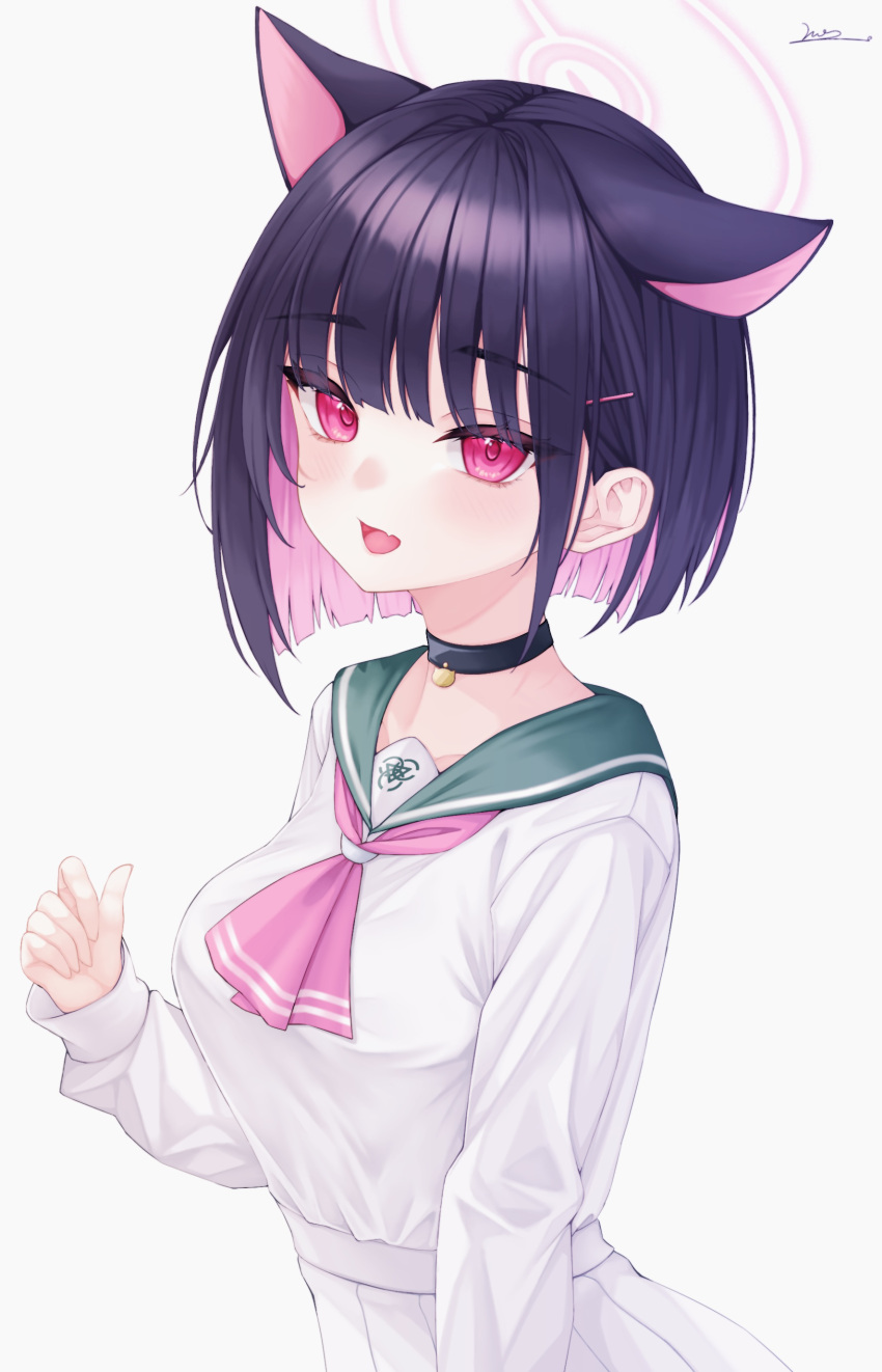 1girl absurdres black_choker black_hair blue_archive cat_choker choker colored_inner_hair commentary extra_ears green_sailor_collar hair_behind_ear hair_ornament hairclip highres kazusa_(blue_archive) long_sleeves looking_at_viewer medium_hair multicolored_hair neckerchief open_mouth pink_eyes pink_hair pink_neckerchief sailor_collar school_uniform serafuku signature skirt sleeves_past_wrists smile solo symbol-only_commentary two-tone_hair vini_(frisco) white_serafuku white_skirt