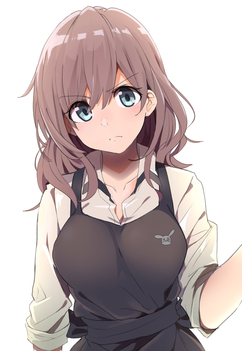 &gt;:( absurdres apron black_apron blue_eyes breasts brown_hair commentary_request eyebrows_visible_through_hair frown highres kazenoko large_breasts looking_at_viewer original shirt simple_background solo upper_body white_background white_shirt
