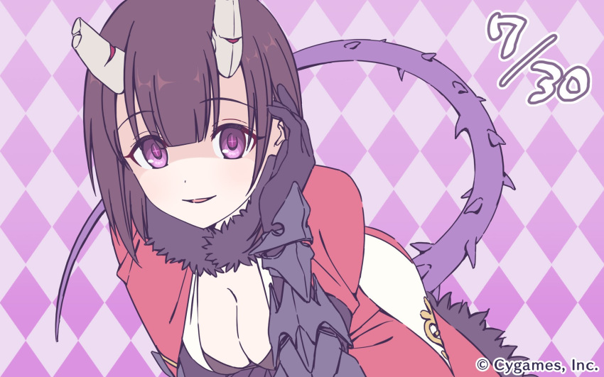 argyle argyle_background bangs black_gloves breasts brown_hair cleavage company_name cygames demon_girl demon_tail eyebrows_visible_through_hair fur_collar fur_trim gauntlets gloves hair_tucking highres horns kuraishi_eriko leaning_forward looking_at_viewer medium_breasts official_art parted_lips pink_eyes princess_connect! princess_connect!_re:dive purple_background short_hair smile solo tail upper_body