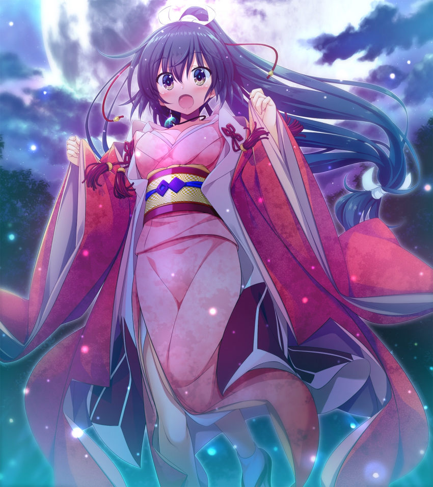 black_hair blush breasts cleavage full_moon game_cg gotou_nao high_ponytail highres japanese_clothes jewelry kikyou_(kimi_to_tsunagaru_koi_flag) kimi_to_tsunagaru_koi_flag kimono long_hair long_sleeves low-tied_long_hair magatama moon necklace night obi official_art open_mouth outdoors sash solo wide_sleeves yellow_eyes
