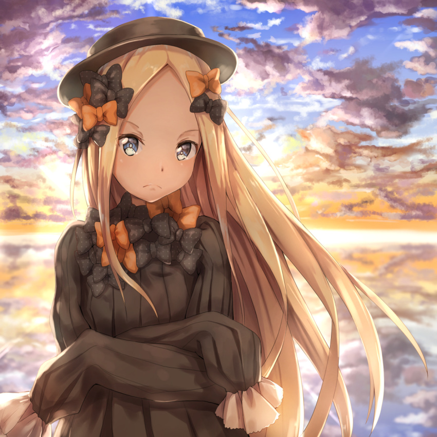 &gt;:( abigail_williams_(fate/grand_order) bangs black_bow black_dress blonde_hair blue_eyes blue_sky bow bug butterfly closed_mouth cloud cloudy_sky commentary_request crossed_arms dress fate/grand_order fate_(series) forehead frown hair_bow highres insect kyon_(kyouhei-takebayashi) long_hair long_sleeves looking_at_viewer orange_bow outdoors parted_bangs polka_dot polka_dot_bow sky sleeves_past_fingers sleeves_past_wrists solo sunset v-shaped_eyebrows very_long_hair