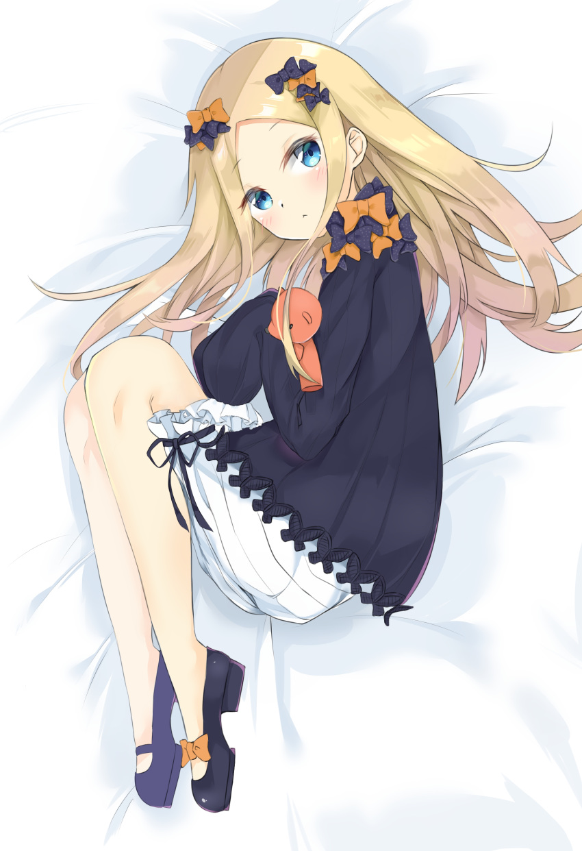 :&lt; abigail_williams_(fate/grand_order) absurdres bangs bed_sheet black_bow black_dress black_footwear blonde_hair bloomers blue_eyes blush bow bug butterfly closed_mouth commentary_request dress eyebrows_visible_through_hair fate/grand_order fate_(series) forehead full_body gyouza_aniki hair_bow head_tilt highres insect long_hair long_sleeves looking_at_viewer looking_to_the_side lying mary_janes no_hat no_headwear object_hug on_side orange_bow parted_bangs polka_dot polka_dot_bow shoes sleeves_past_fingers sleeves_past_wrists solo stuffed_animal stuffed_toy teddy_bear underwear very_long_hair white_bloomers