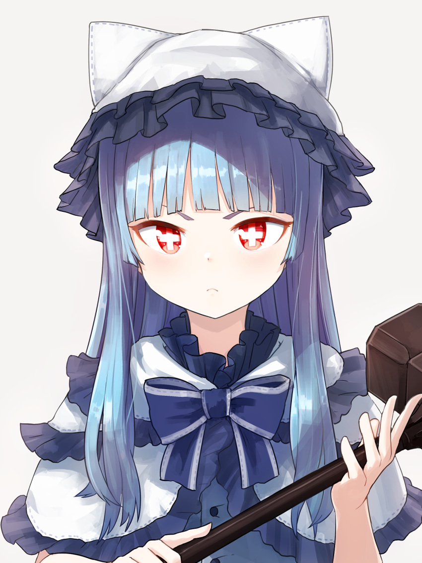 &gt;:( 1girl animal_ears animal_hat bangs blue_bow blue_hair blunt_bangs bow capelet cat_ears cat_hat closed_mouth commentary_request dress_shirt frilled_capelet frills frown grey_background hammer hands_up hat highres holding holding_hammer long_hair looking_at_viewer nosuku original red_eyes shirt solo v-shaped_eyebrows very_long_hair white_capelet white_hat white_shirt