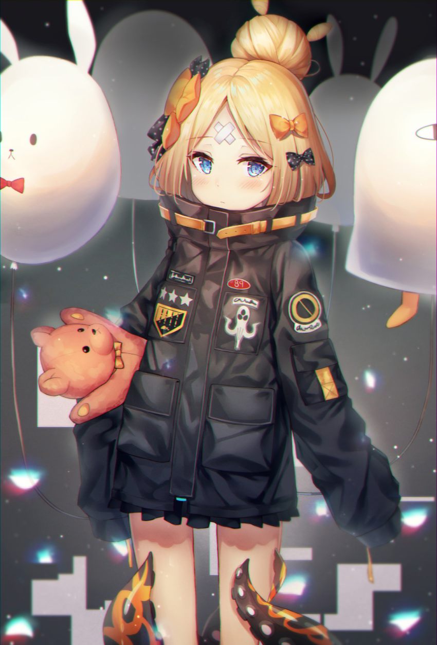 abigail_williams_(fate/grand_order) balloon bangs black_bow black_jacket blonde_hair blue_eyes blush bow chromatic_aberration closed_mouth commentary_request crossed_bandaids eyebrows_visible_through_hair fate/grand_order fate_(series) hair_bow hair_bun heroic_spirit_traveling_outfit highres holding holding_balloon jacket kyubi long_hair long_sleeves medjed object_hug orange_bow parted_bangs polka_dot polka_dot_bow sleeves_past_fingers sleeves_past_wrists solo stuffed_animal stuffed_toy suction_cups teddy_bear tentacles