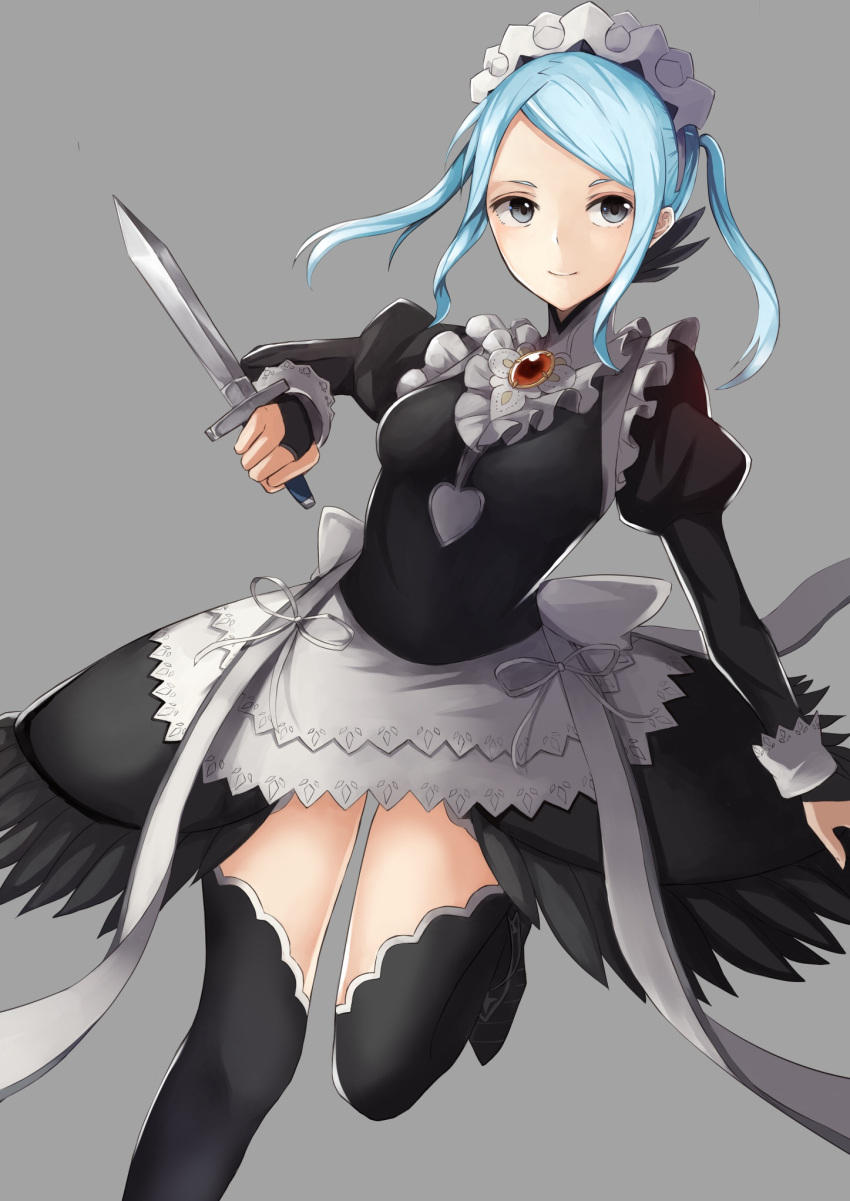 1girl black_legwear blue_eyes blue_hair closed_mouth commentary_request fire_emblem fire_emblem_if flora_(fire_emblem_if) gem grey_background highres holding holding_knife juliet_sleeves knife leg_up long_sleeves maid maid_headdress puffy_sleeves simple_background smile solo thighhighs twintails zettai_ryouiki